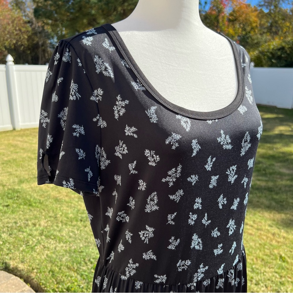 NWT LuLaRoe Riley Maxi Dress Black with White Floral Pattern Sz Large